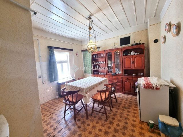 Eladó családi ház, Zsámbokon 38 M Ft, 3 szobás