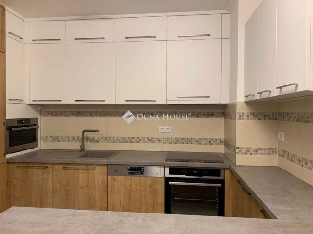 Eladó téglalakás, Budapesten, XIV. kerületben 168 M Ft, 4 szobás