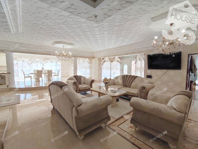 Eladó családi ház, Szolnokon 207.99 M Ft, 7 szobás