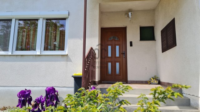 Eladó családi ház, Pakson 94.9 M Ft, 5 szobás