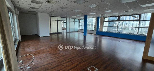 Kiadó iroda, Debrecenben 2000 E Ft / hó, 13 szobás