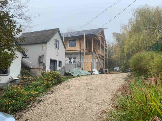 Eladó családi ház, Adonyban 8.9 M Ft, 2 szobás