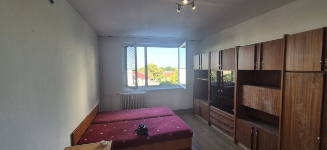 Eladó panellakás, Debrecenben 40 M Ft, 1+1 szobás