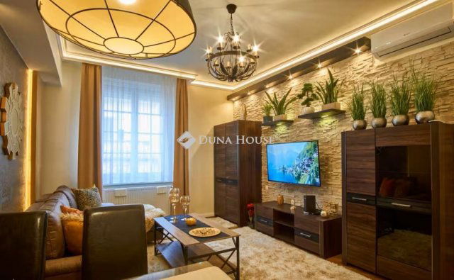 Kiadó téglalakás, albérlet, V. kerületben, Régi posta utcában