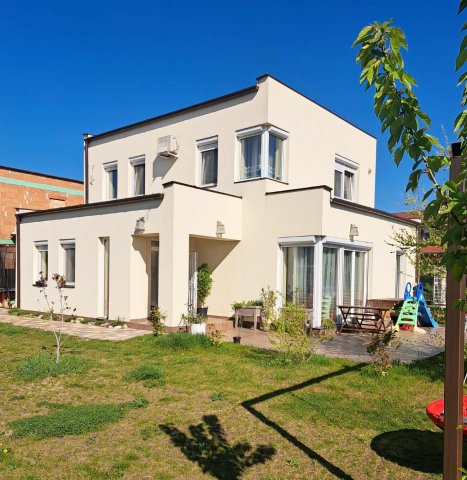 Eladó ikerház, Nyíregyházán 145 M Ft, 4+1 szobás