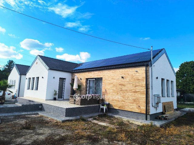 Eladó családi ház, Százhalombattán 149.999 M Ft, 3 szobás