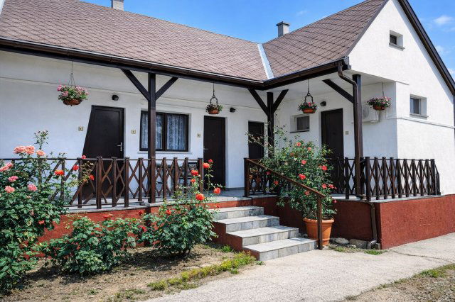 Eladó családi ház, Igalon 49.3 M Ft, 7 szobás