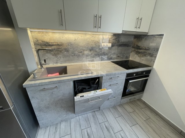 Kiadó téglalakás, albérlet, Szegeden 240 E Ft / hó, 3 szobás