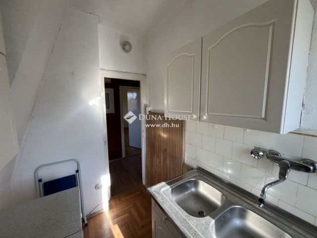 Eladó téglalakás, Veszprémben 65 M Ft, 2+1 szobás