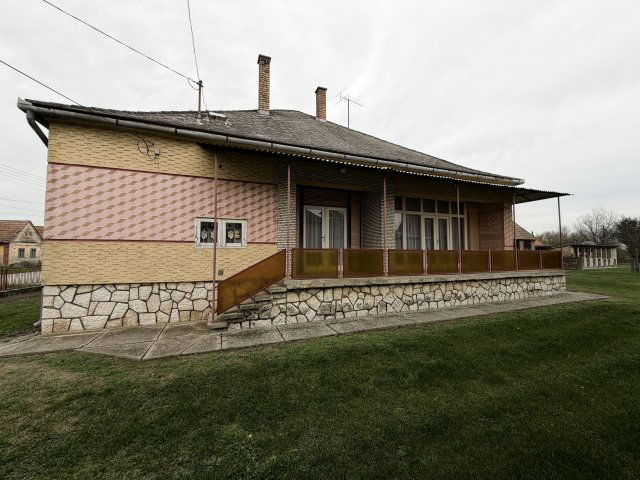 Eladó családi ház, Felsőszentmártonon 19.99 M Ft, 4 szobás