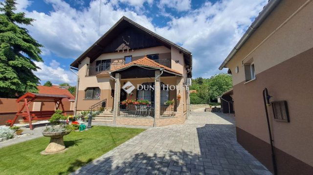 Eladó családi ház, Tatabányán 99.9 M Ft, 6 szobás