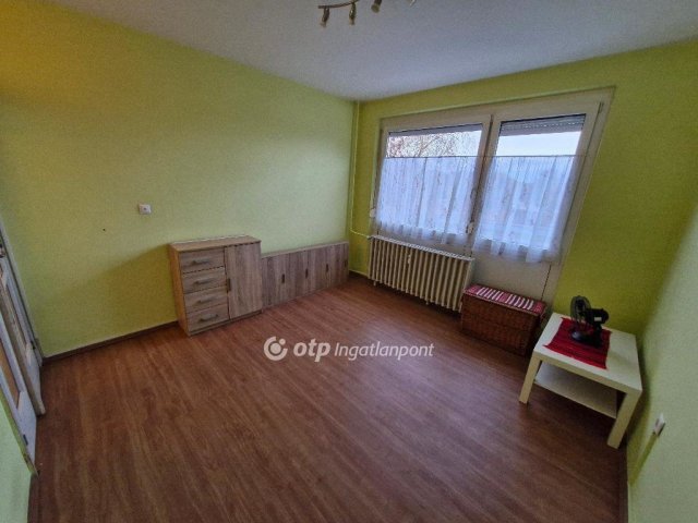 Eladó panellakás, Szekszárdon 33.9 M Ft, 2 szobás