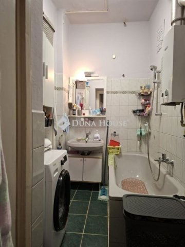 Eladó téglalakás, Pécsett 57 M Ft, 2+1 szobás