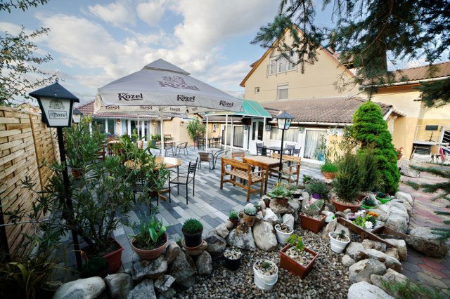 Eladó családi ház, Nagymányokon 189 M Ft, 12 szobás