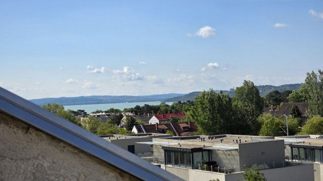 Eladó téglalakás, Balatonfüreden 80.9 M Ft, 5 szobás