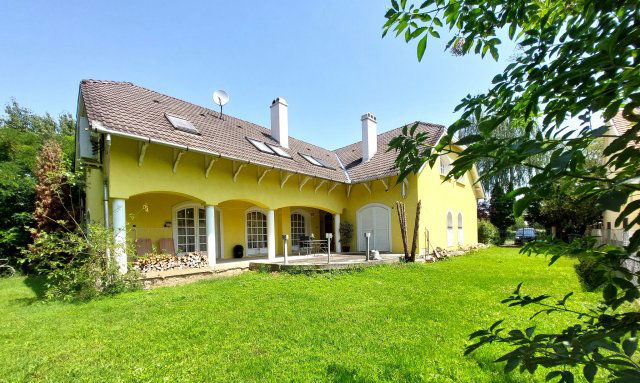 Eladó családi ház, Szolnokon 139 M Ft, 6+2 szobás