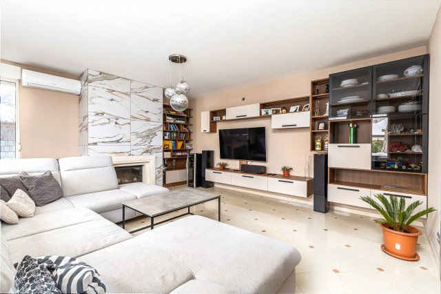 Eladó családi ház, Budapesten, III. kerületben 334.9 M Ft