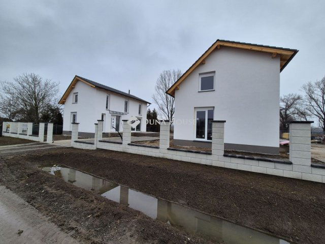 Eladó családi ház, Sződön, Csörögi úton 116.9 M Ft, 5 szobás