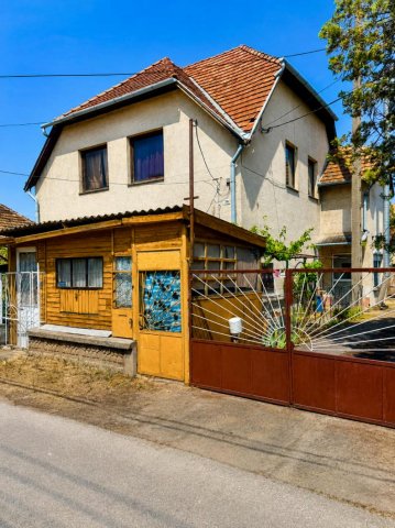 Kiadó családi ház, albérlet, Tatán 250 E Ft / hó, 5 szobás