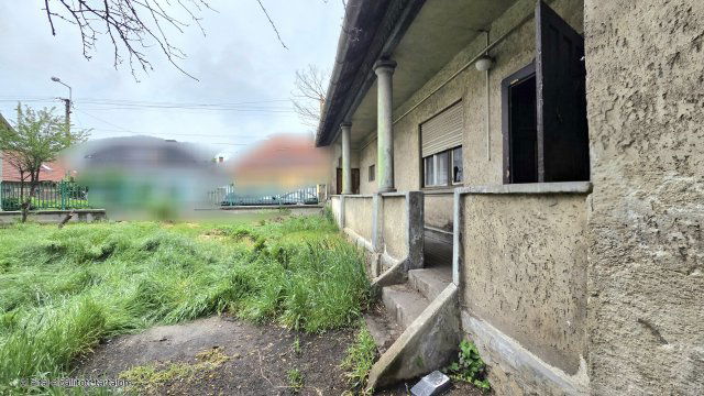 Eladó családi ház, Tatabányán 85 M Ft, 2 szobás