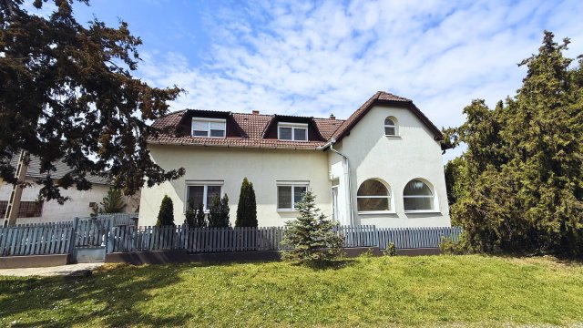 Eladó családi ház, Veszprémben, Kádártai úton 139.9 M Ft