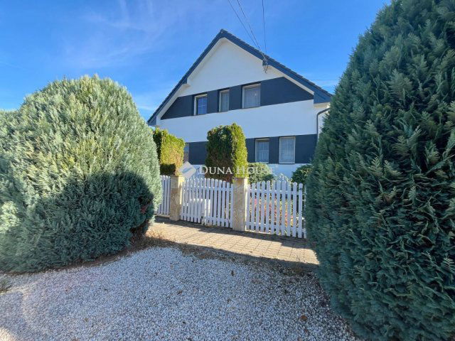 Eladó családi ház, Bőn 94.5 M Ft, 6 szobás