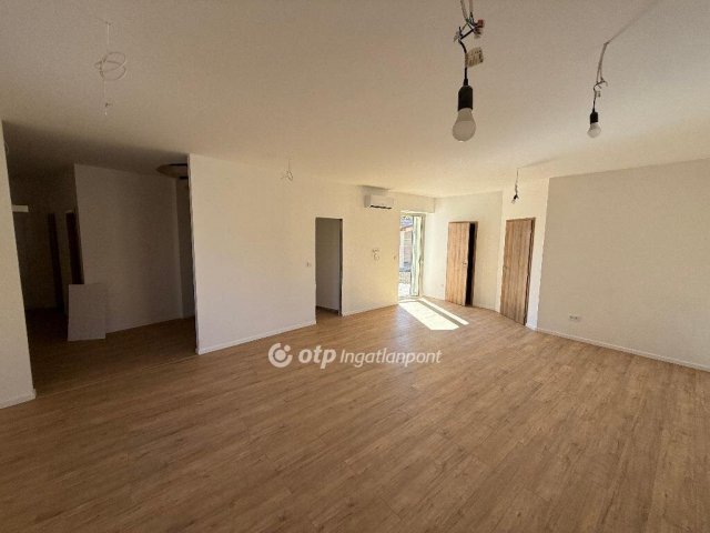 Eladó téglalakás, Gyöngyösön 115 M Ft, 3+1 szobás