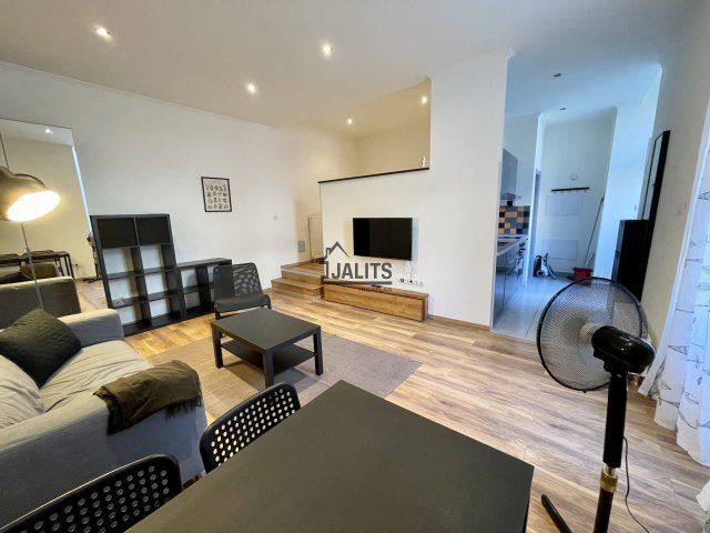 Kiadó téglalakás, albérlet, V. kerületben, Október 6. utcában