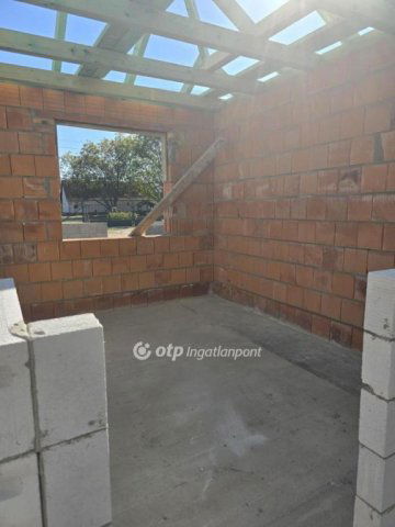 Eladó ikerház, Dánszentmiklóson 48.9 M Ft, 3 szobás