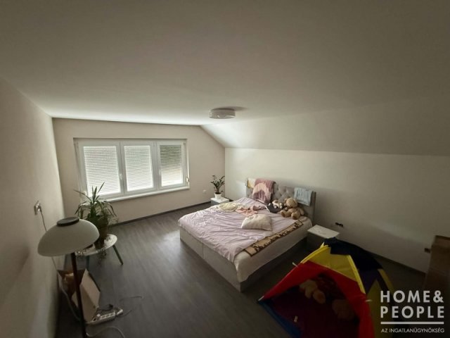 Eladó családi ház, Szegeden 155 M Ft, 6 szobás