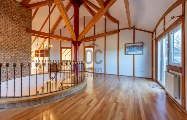 Eladó családi ház, Tinnyén 149.9 M Ft, 8 szobás