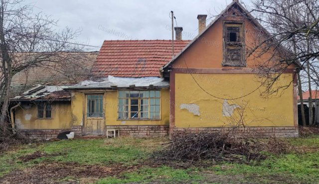 Eladó családi ház, Cegléden 35 M Ft, 6 szobás