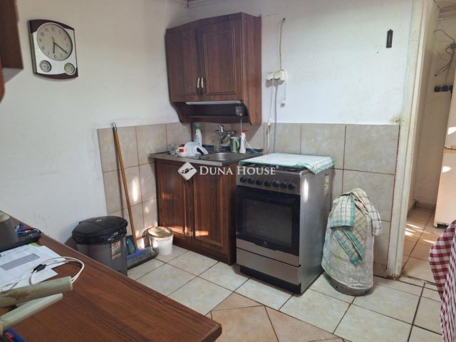 Eladó családi ház, Neszmélyen 14.9 M Ft, 2 szobás