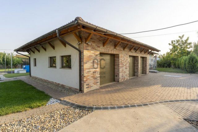 Eladó családi ház, Besnyőn 199.99 M Ft, 8 szobás