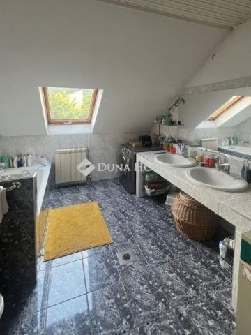 Eladó családi ház, Telkin 179 M Ft, 3+1 szobás