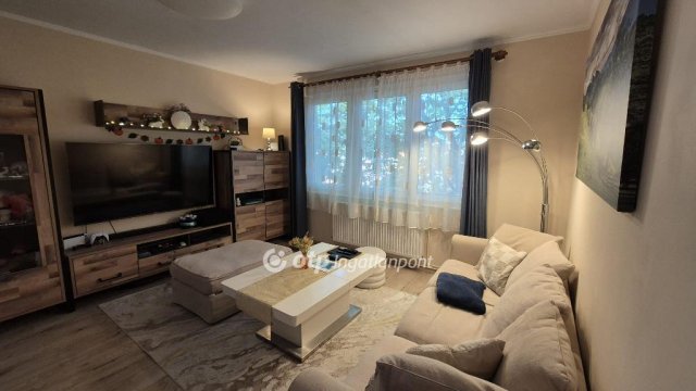 Eladó téglalakás, Egerben 54.4 M Ft, 2 szobás