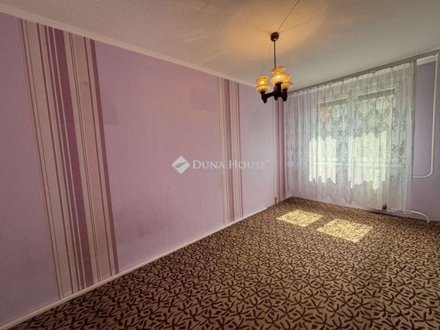 Eladó panellakás, Kecskeméten 43.5 M Ft, 2 szobás
