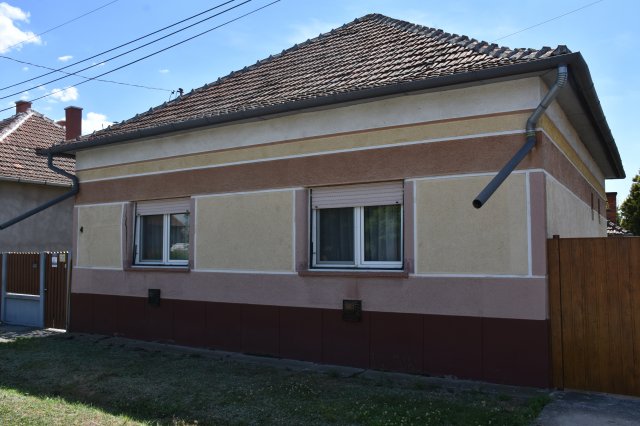 Eladó családi ház, Törökszentmiklóson 28 M Ft, 2 szobás
