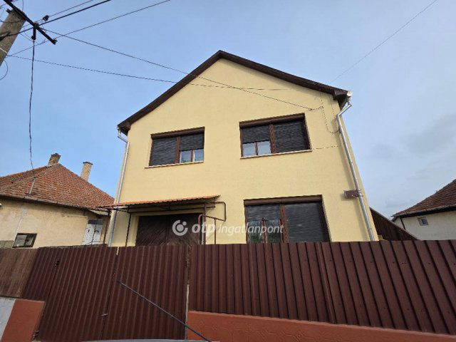 Eladó családi ház, Polgáron 33.9 M Ft, 3+1 szobás