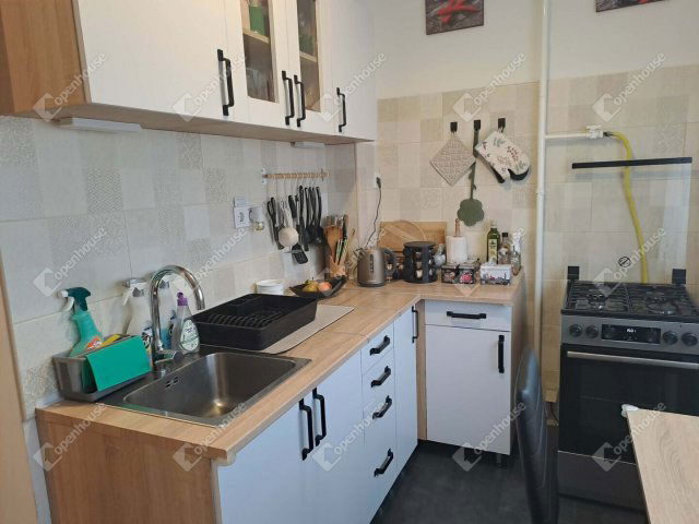 Eladó panellakás, Szegeden 48.9 M Ft, 2 szobás