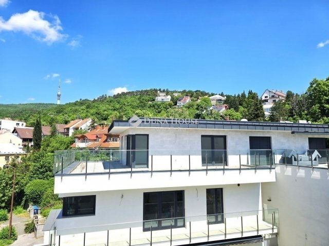 Eladó téglalakás, Pécsett 159.9 M Ft, 4 szobás
