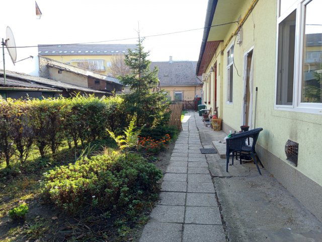 Eladó téglalakás, Budapesten, X. kerületben, Martinovics téren