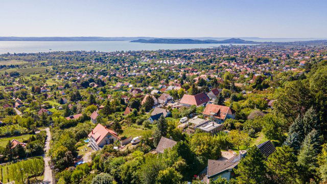 Eladó családi ház, Balatonfüreden 190 M Ft, 5 szobás