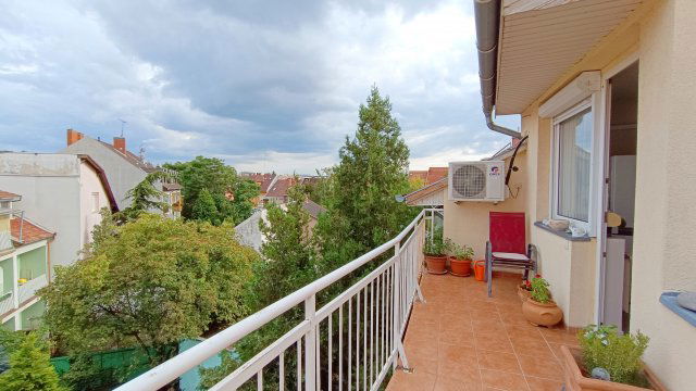 Eladó téglalakás, Szegeden 72 M Ft, 3 szobás