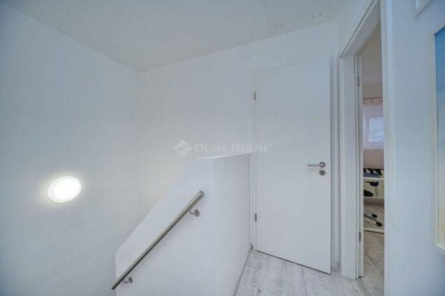 Eladó sorház, Budapesten, X. kerületben 134.9 M Ft, 4 szobás