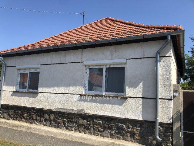 Eladó családi ház, Somlójenőn 24 M Ft, 2 szobás