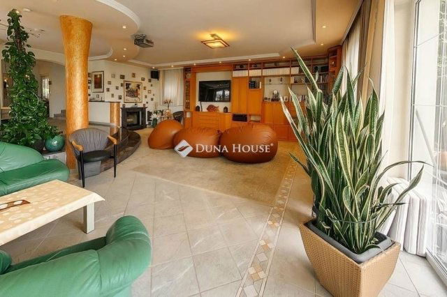 Eladó családi ház, Budapesten, II. kerületben 759.9 M Ft