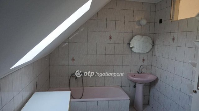Eladó téglalakás, Gyöngyösön 47.5 M Ft, 3 szobás