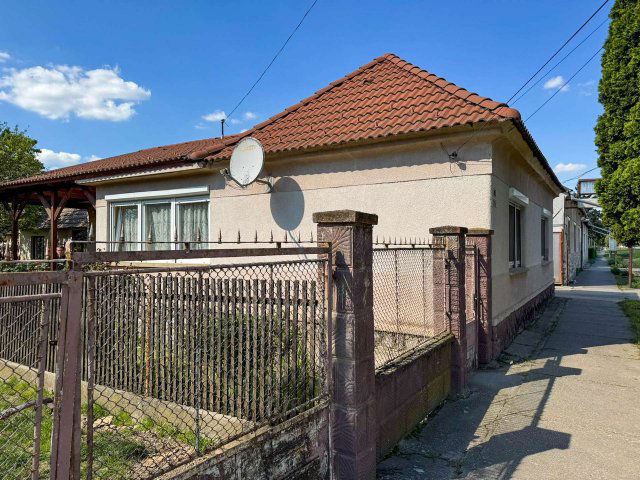 Eladó családi ház, Vajszlón 23 M Ft, 5 szobás