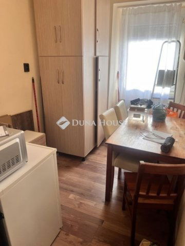 Eladó ikerház, Veszprémben 73 M Ft, 1+6 szobás